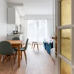 Stylish 1Bd Flat With Patio Rue Des Petites Ecuries