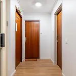 Stylish 1Bd Flat With Patio Rue Des Petites Ecuries