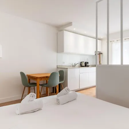 Stylish 1bd Flat With Patio Rue Des Petites Ecuries Paris