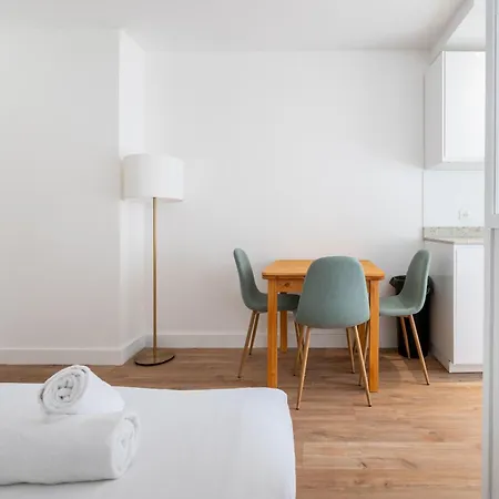 Stylish 1bd Flat With Patio Rue Des Petites Ecuries Apartment