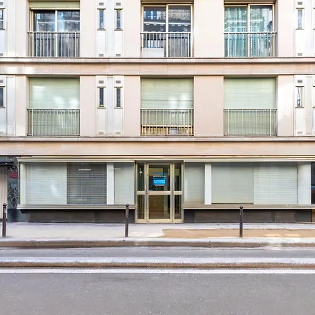 Stylish 1bd Flat With Patio Rue Des Petites Ecuries