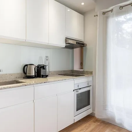 Apartment Stylish 1bd Flat With Patio Rue Des Petites Ecuries *